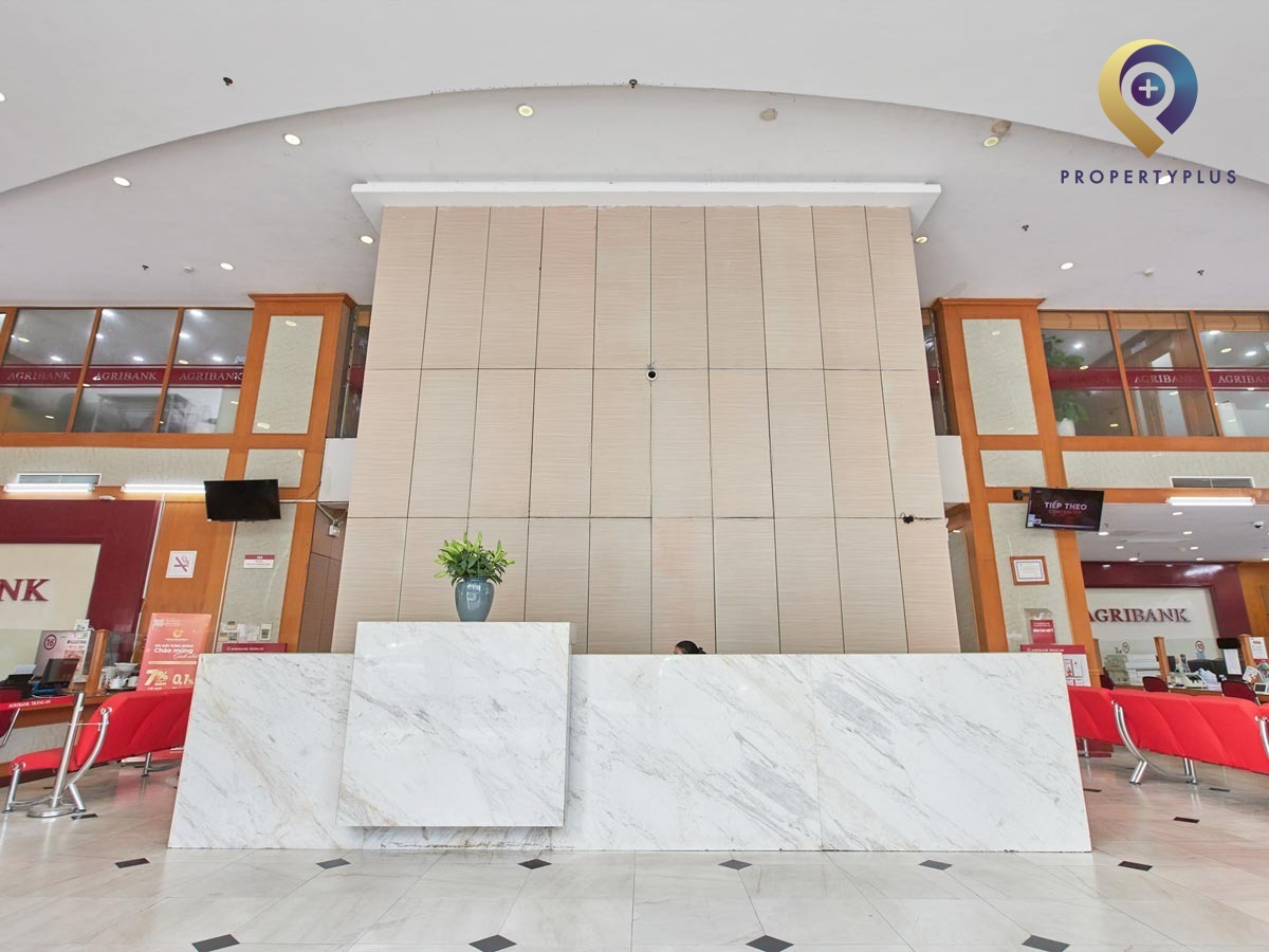 Reception lobby of Ngoc Khanh Plaza with modern interior and reception desk - hình ảnh từ Property Plus